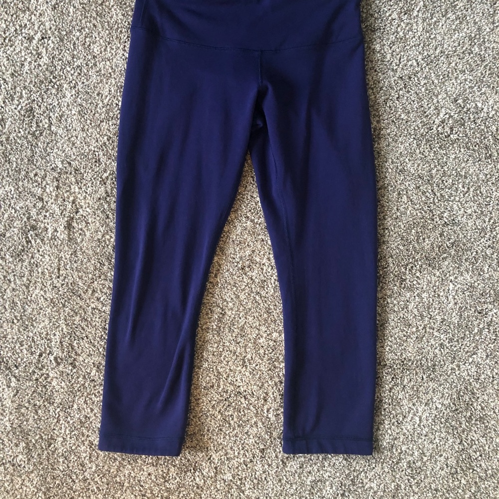 Lulu lemon size 2 cropped reversible leggings